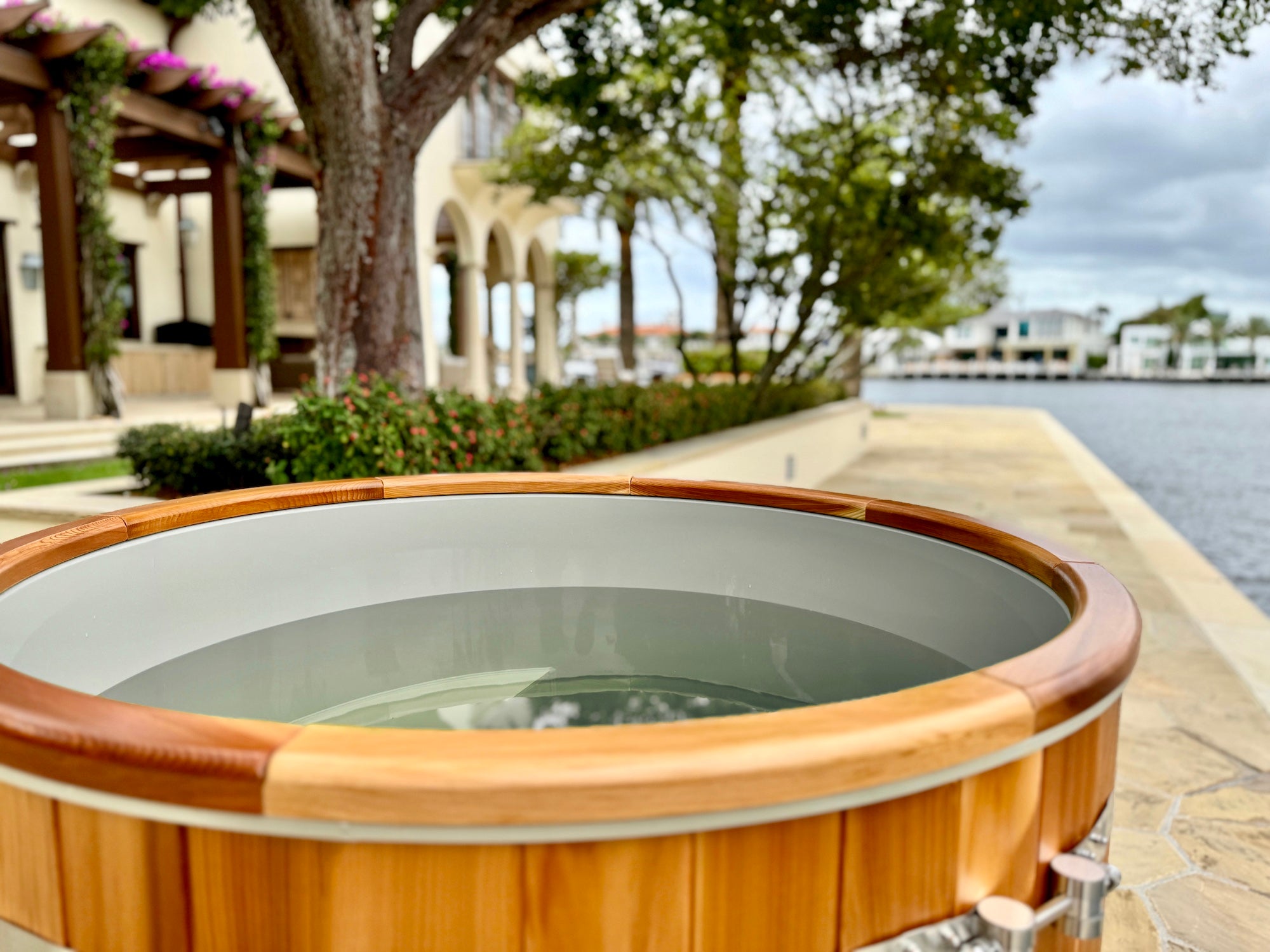 OSONE Hydrogen Cedar Barrel Cold Plunge