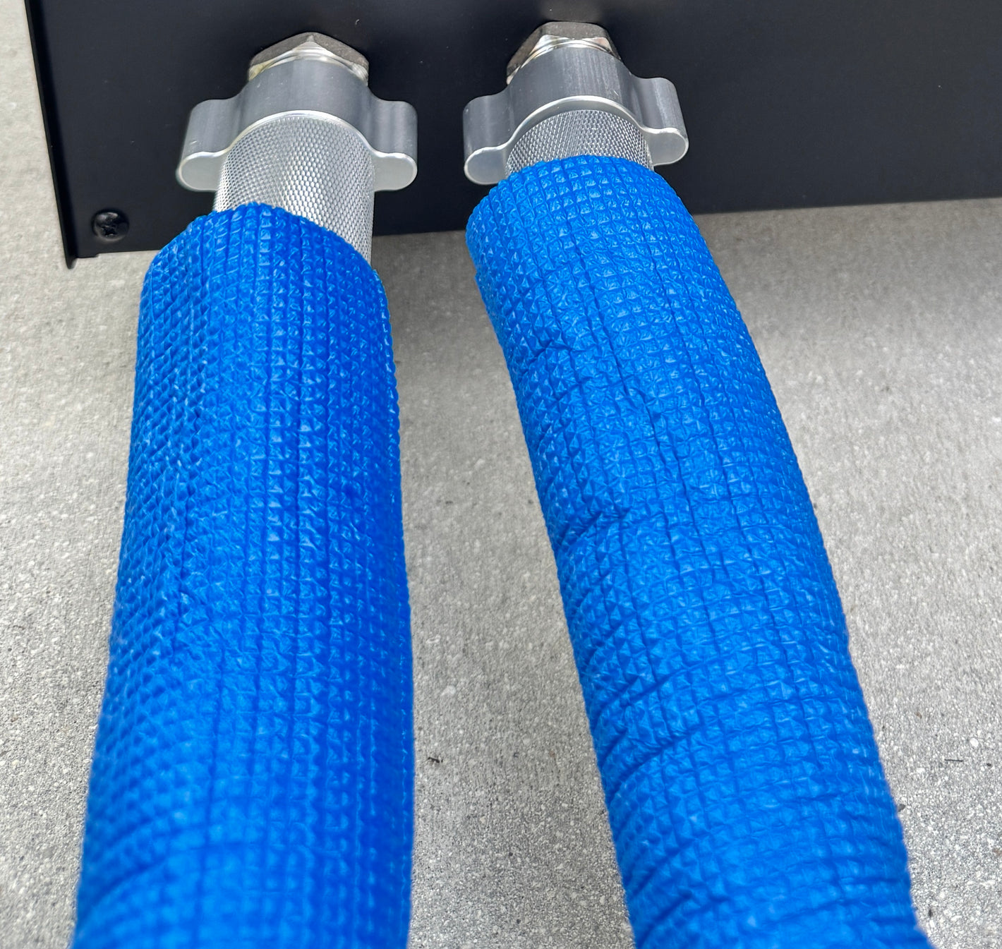 Hoses come wrapped with sleeves to keep water cooler and limit condensation drip.